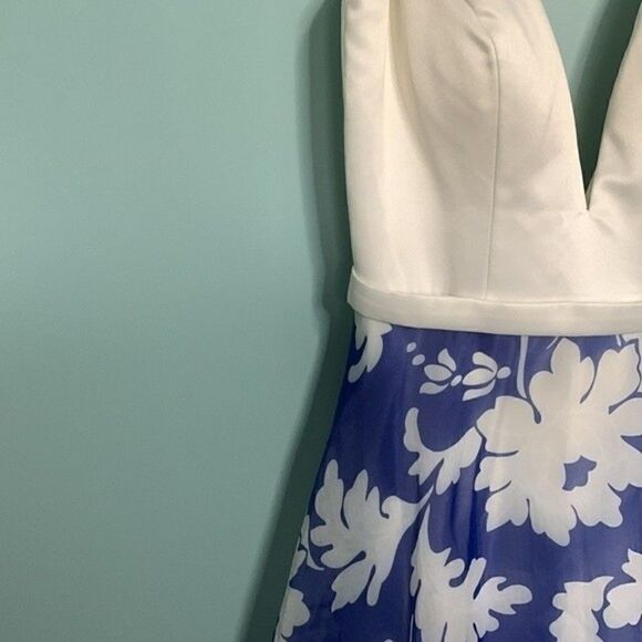 JVN by Jovanni Plunging Neck Gown NWT - Picture 4 of 10